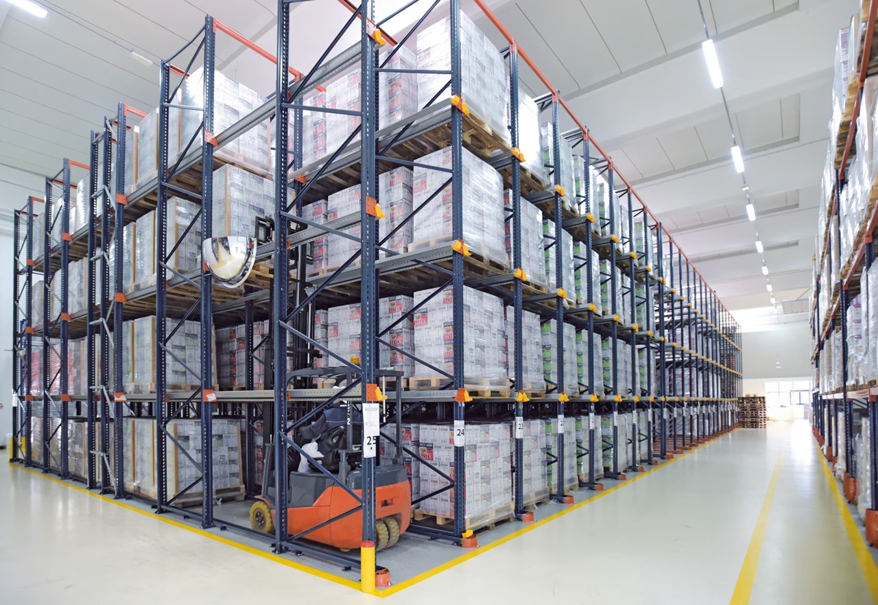 Drive-in pallet rack lanes with rail-supported pallets stored deep